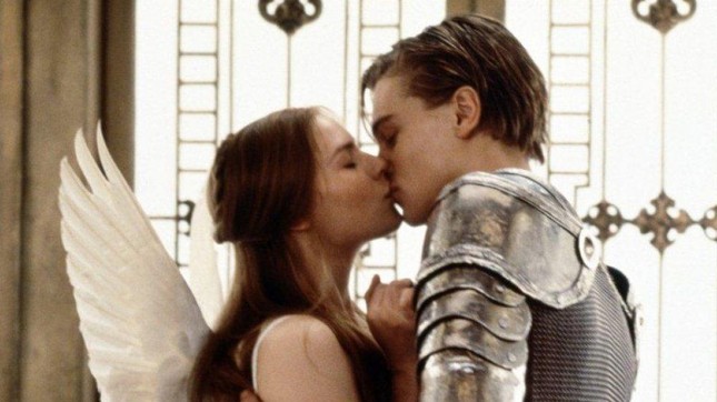 Nụ hôn đầu tuyệt đẹp trong 'Romeo và Juliet'