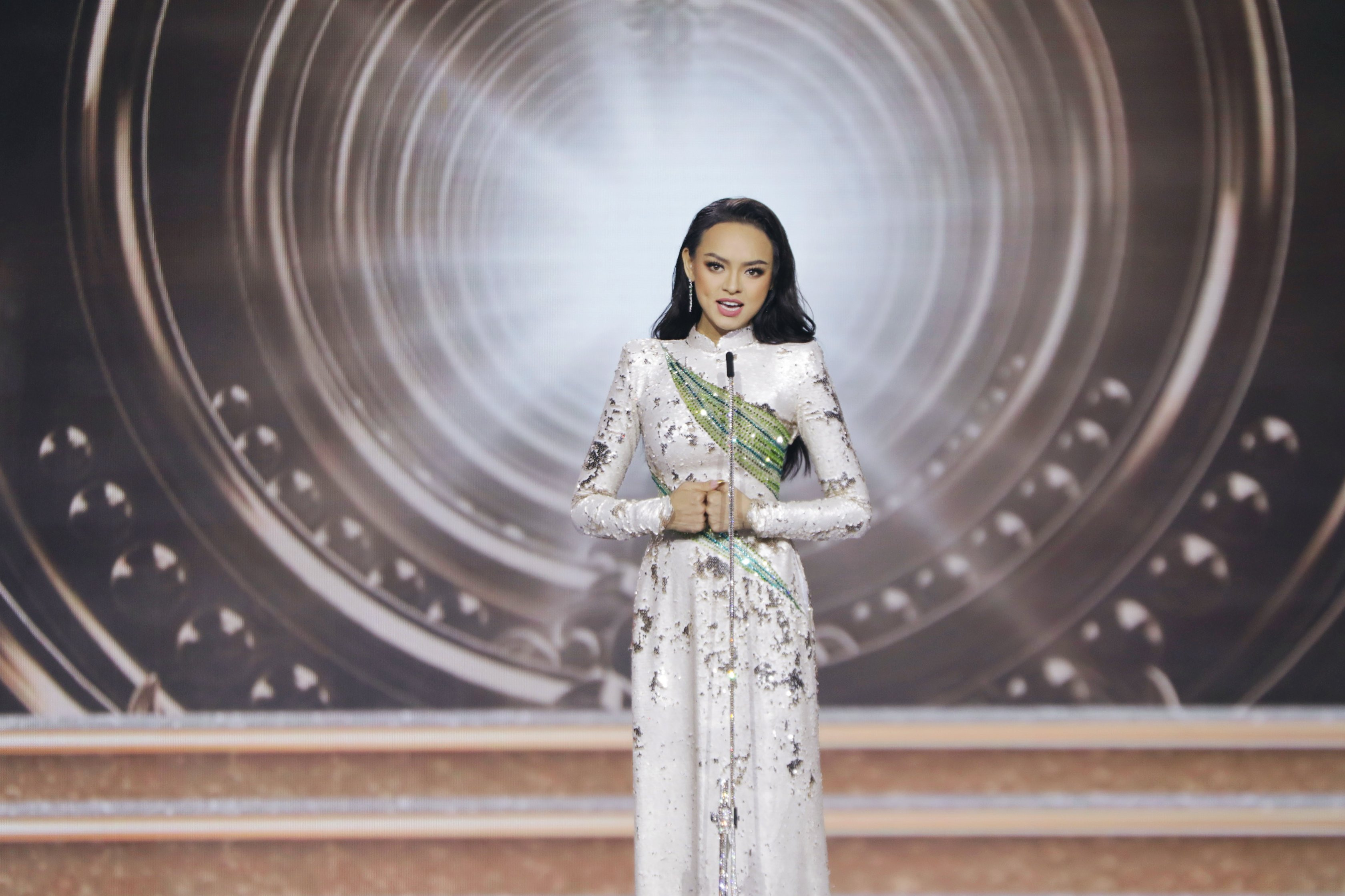 Mai Ngô đoạt á hậu 4 Hoa hậu Hòa bình Việt Nam 2022 có xứng đáng? - 1