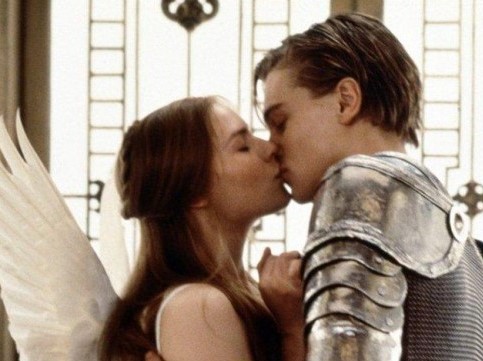 Nụ hôn đầu tuyệt đẹp trong ‘Romeo và Juliet’