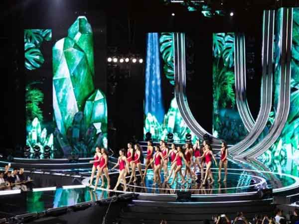 Thấy hàng loạt thí sinh té ‘sấp mặt’, fan lo ngại chất lượng sân khấu chung kết Miss Grand Vietnam 2022
