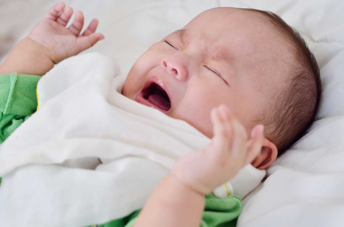 Cách chăm sóc mắt cho trẻ sơ sinh bị đau mắt